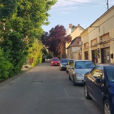 Lotti Apartman Kiskunhalas Εξωτερικό φωτογραφία