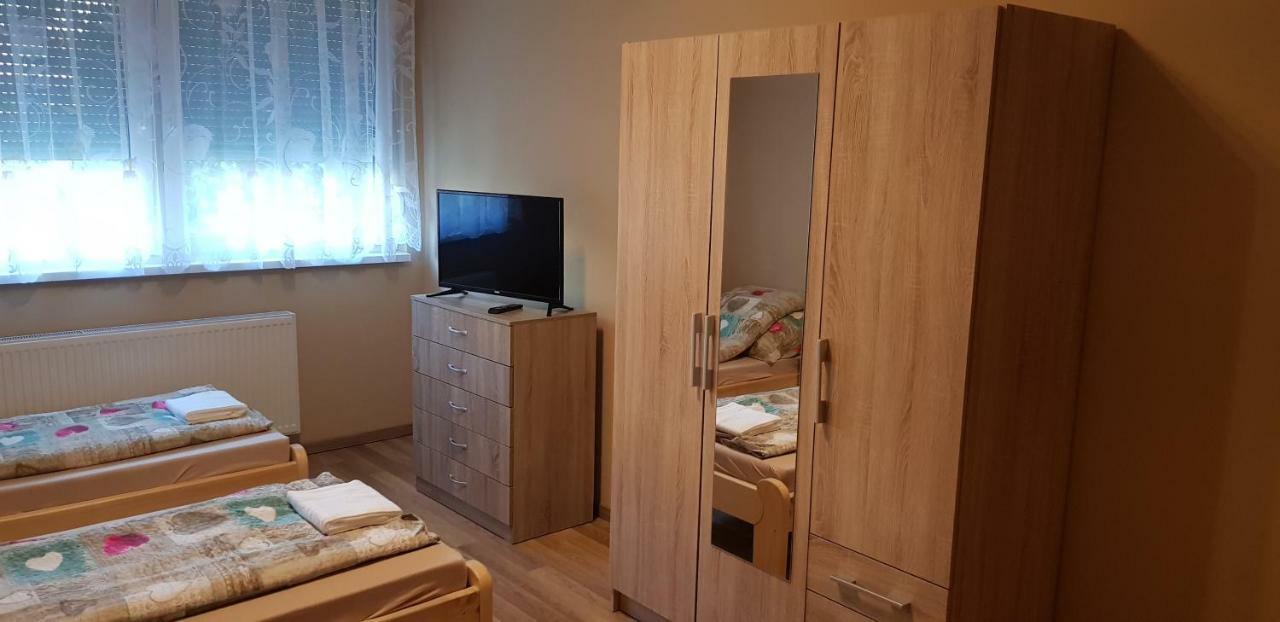 Lotti Apartman Kiskunhalas Εξωτερικό φωτογραφία